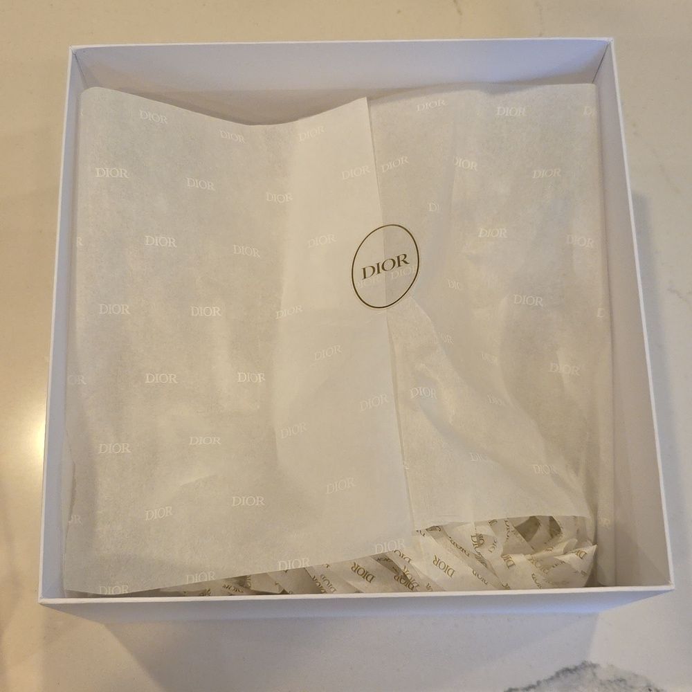 DIOR Gift Box Gold - Picture 3 of 6